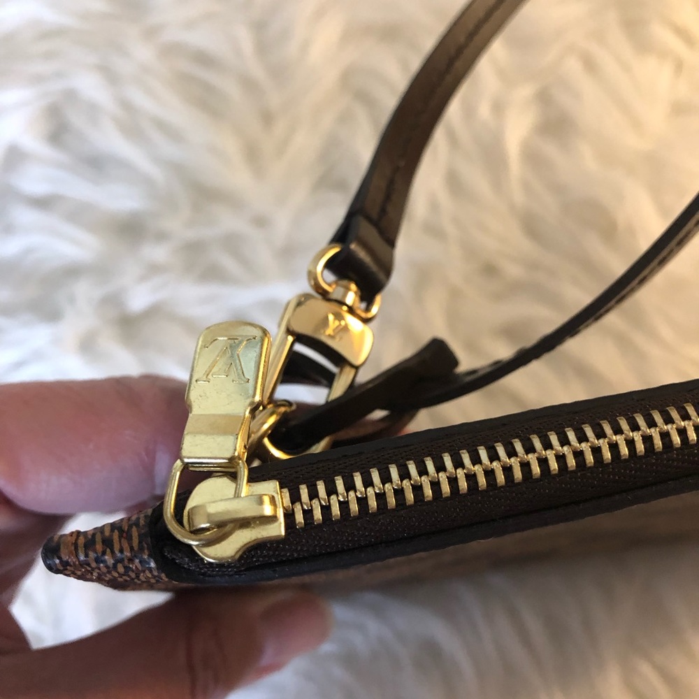 SOLD💚AUTHENTIC NEVERFULL GM DAMIER EBENE POUCH - Picture 6 of 8